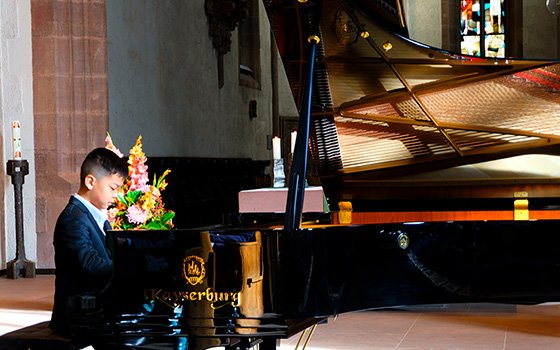Young-pianist-performing-at-benefit